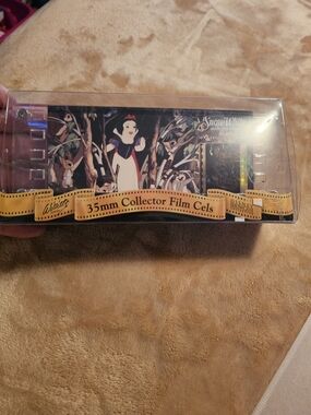 Disney Snow White 35mm Collector Film‎ Cels - Black/White/Red❤️❤️